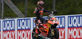 Moto2: vitória de Öncü na Alemanha tem polêmicas e acidente com brasileiro