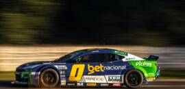 Cacá Bueno encara “maratona de voos” para acompanhar o Fluminense e acelerar na NASCAR Brasil em Cascavel