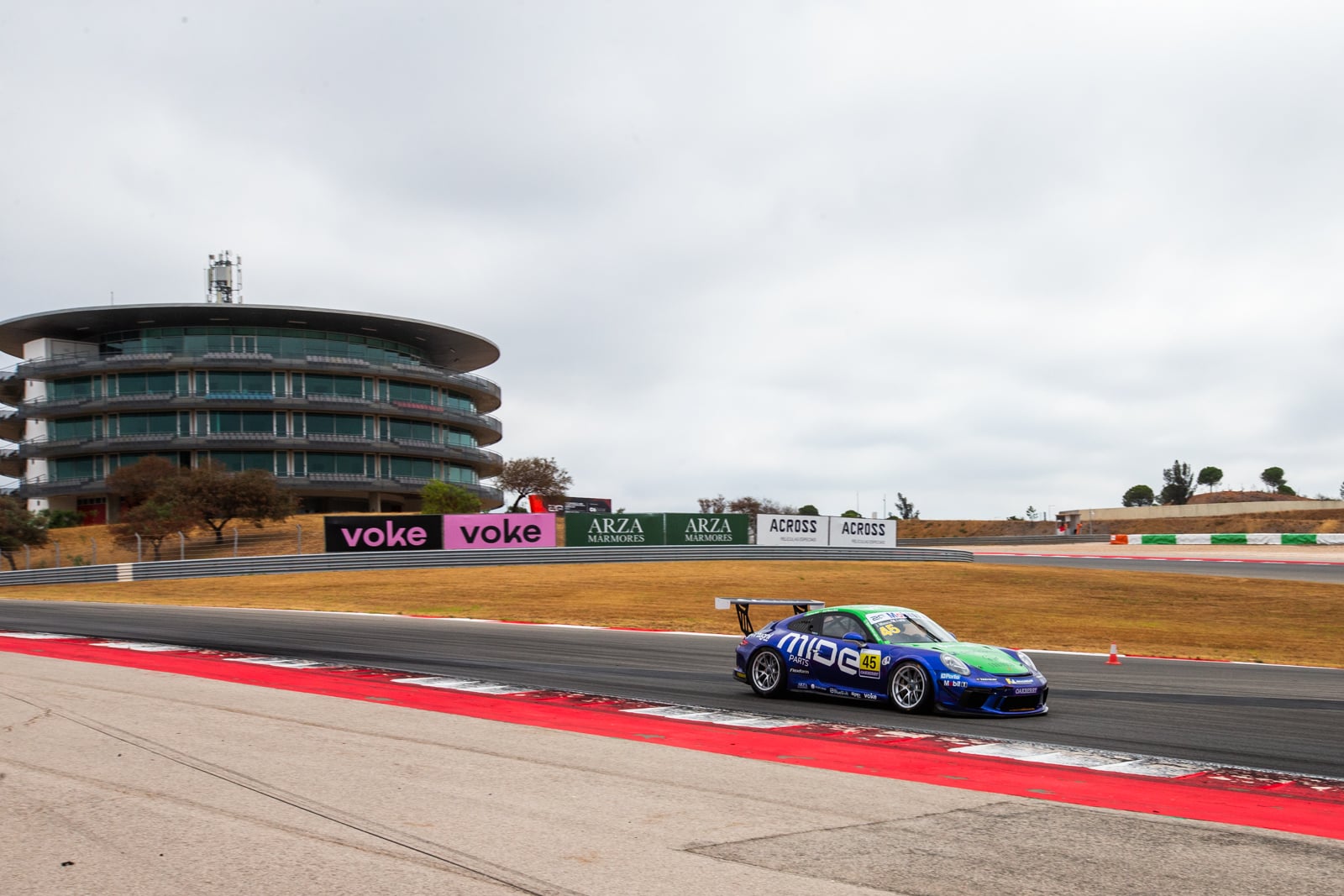 Porsche Cup: Saiba quem chega líder na Carrera e na Challenge na decisão em Interlagos Porsche Cup: Saiba quem chega líder na Carrera e na Challenge na decisão em Interlagos