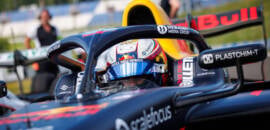 F1: Racing Bulls adia estreia de Tsolov em treinos livres