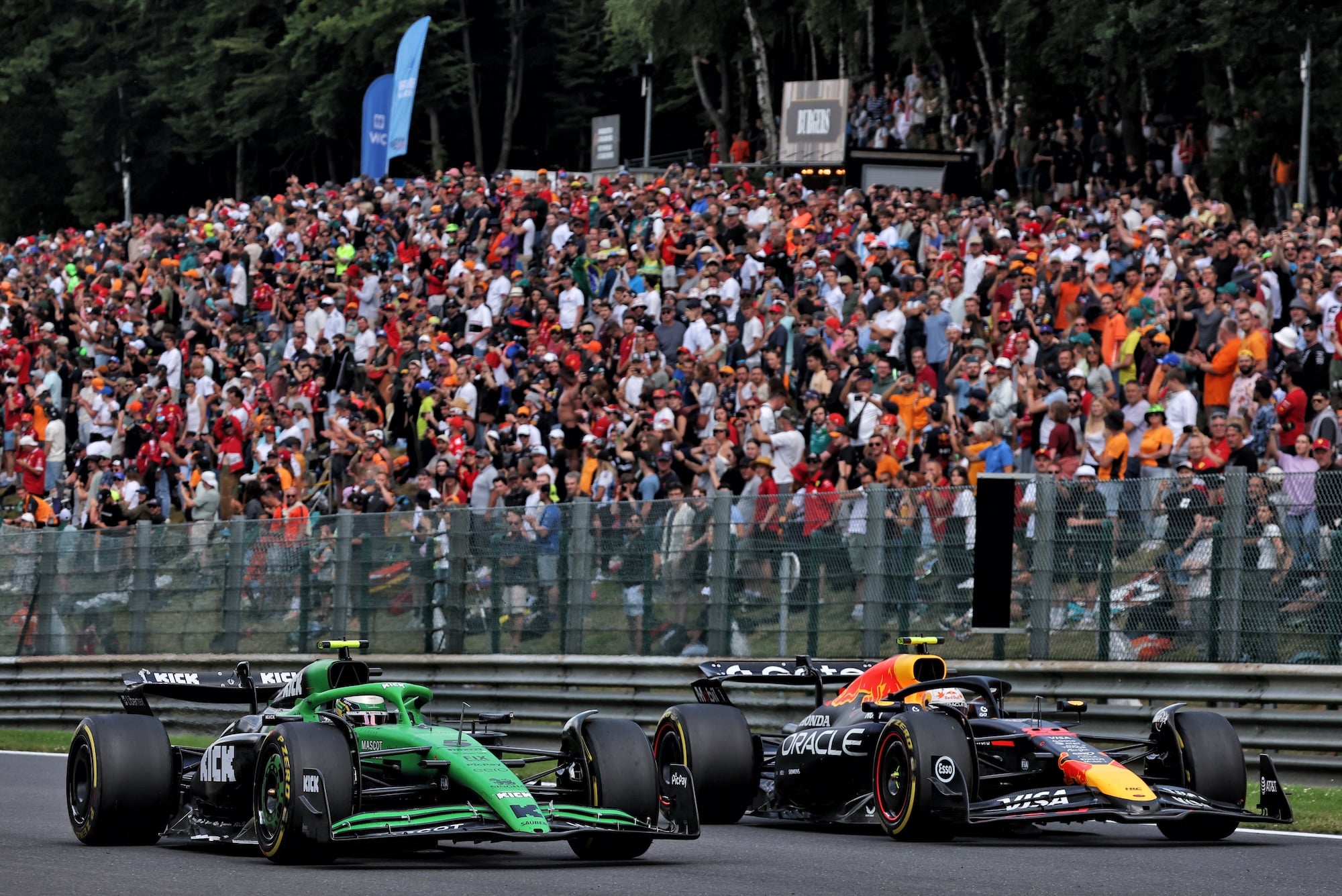F1: O desafio invisível de Spa: por que acertar um carro aqui é tão difícil? Gabriel Bortoleto (BRA) Sauber C45 and Yuki Tsunoda (JPN) Red Bull Racing RB21.