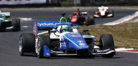 Collet acerta volta no final e fatura pole da Indy NXT em Portland
