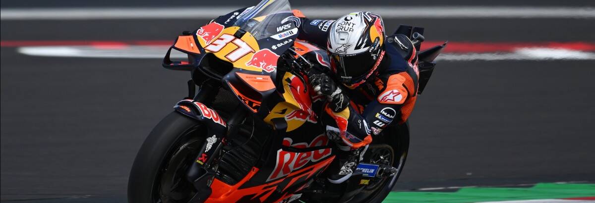 MotoGP: Acosta cai, mas ainda bate Márquez por 0s006 na Hungria