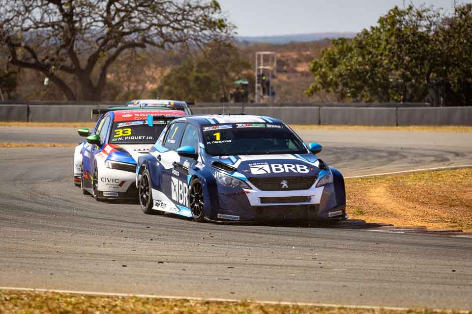 TCR South America chega à reta final com argentinos em vantagem e brasileiros ainda na briga