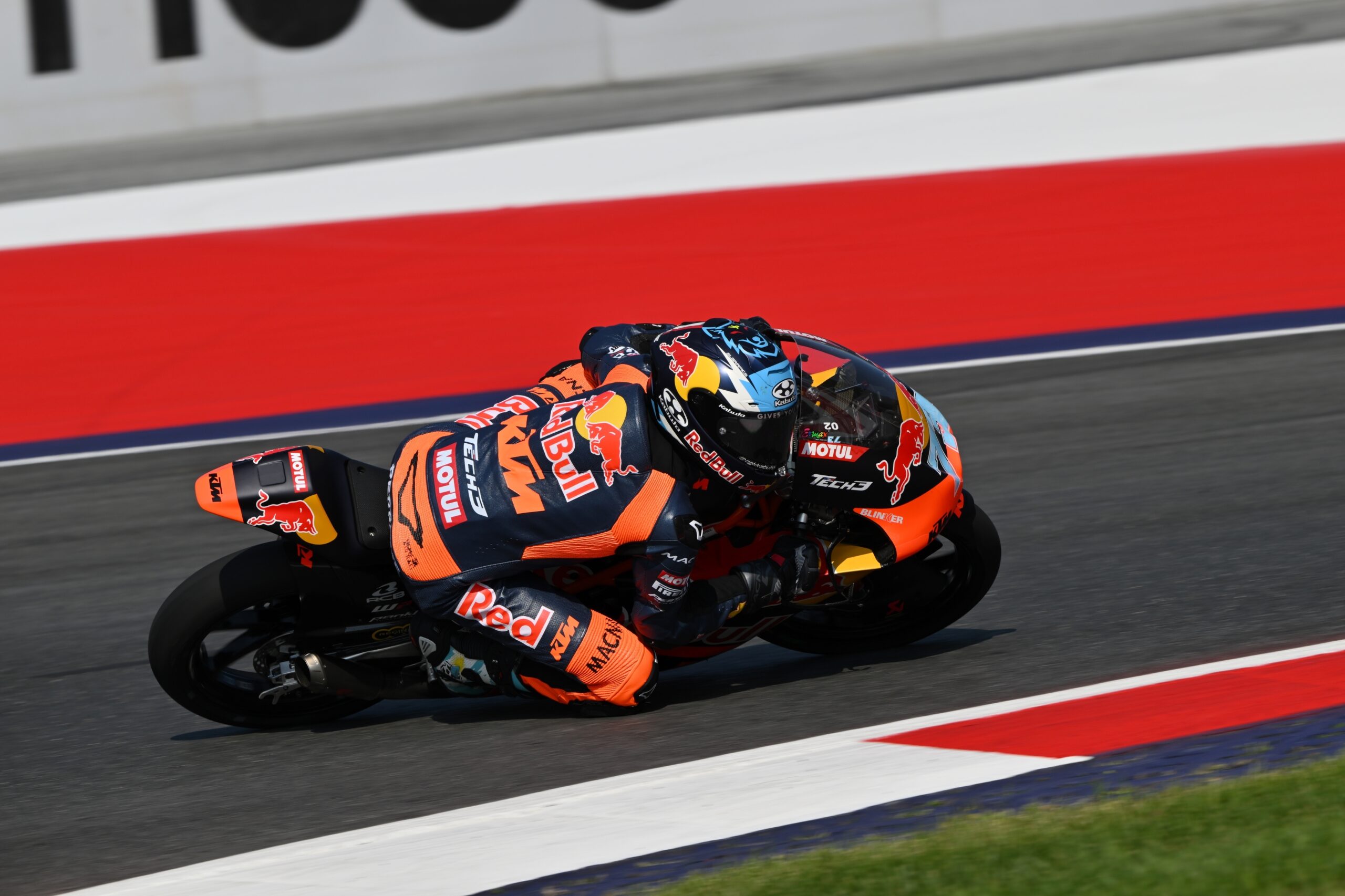 Moto3: Perrone supera Piqueras e garante pole position na Áustria