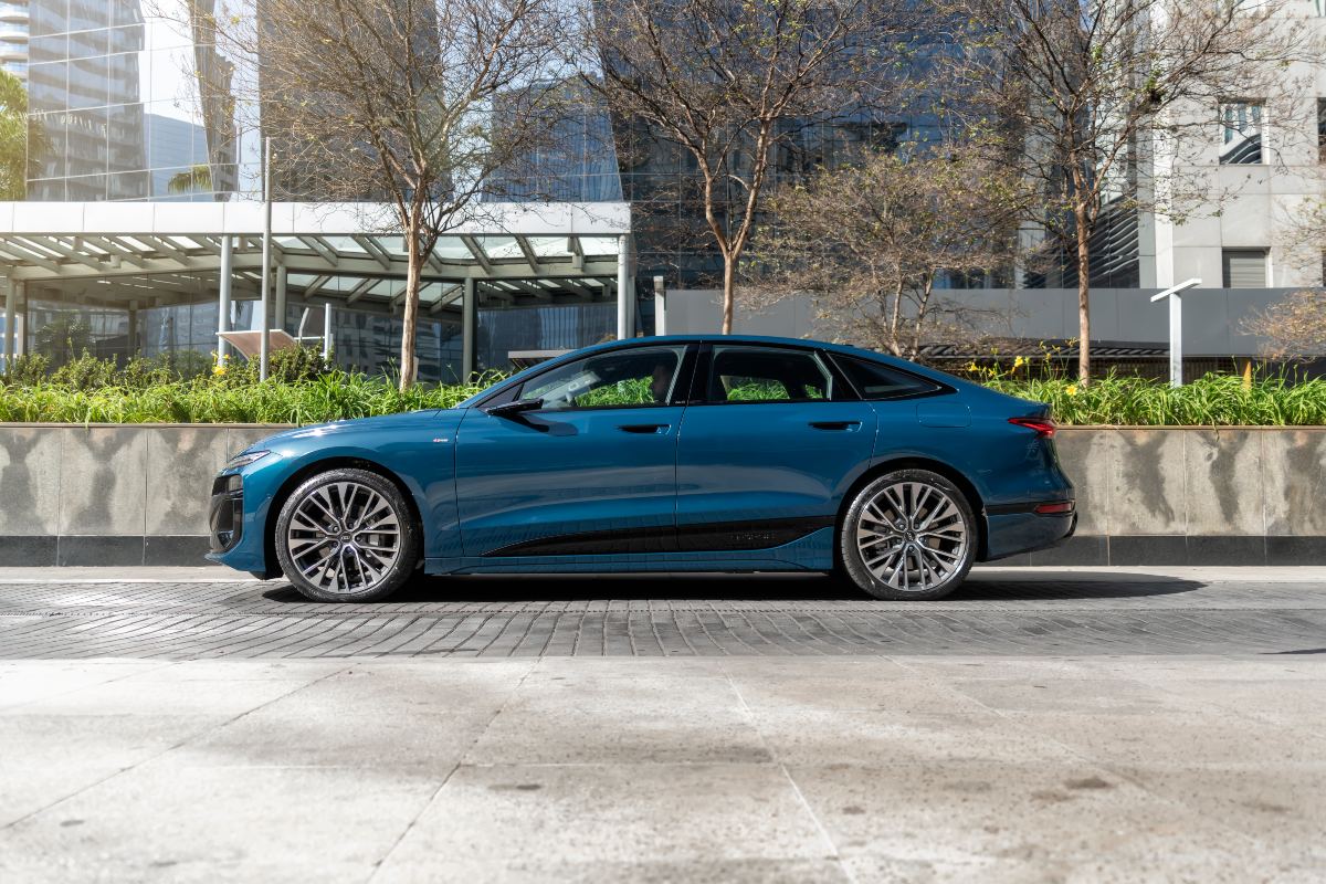 Audi A6 Sportback e-tron 2025 chega por R$ 649.990 como o mais aerodinâmico da história da marca