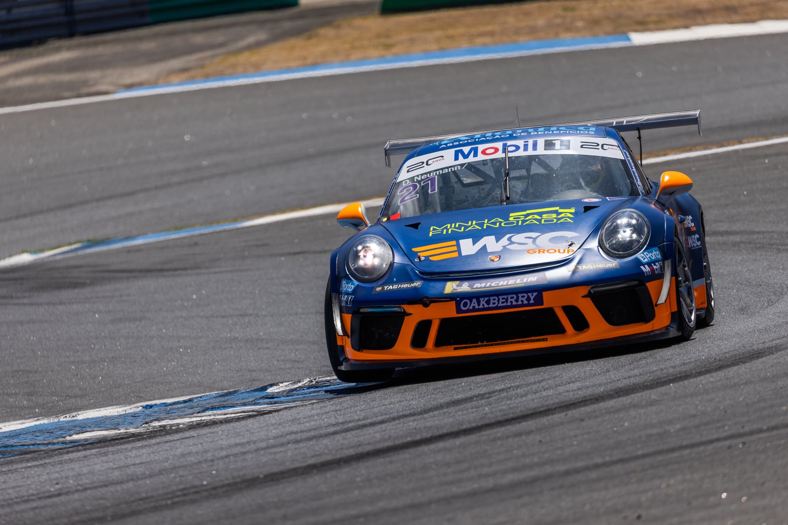 Neumann assume ponta na largada e vence na Sprint Challenge no Velocitta