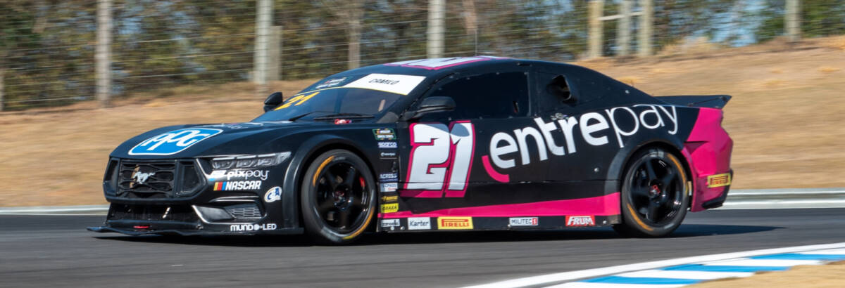 NASCAR Brasil: Camilo leva pole no Velocitta e desafia Barrichello pelo título