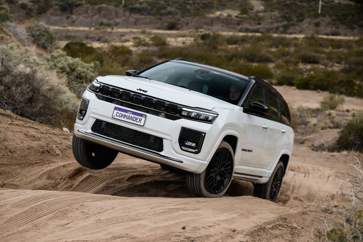 Jeep Commander 2026 estreia mais barato e ganha novo visual