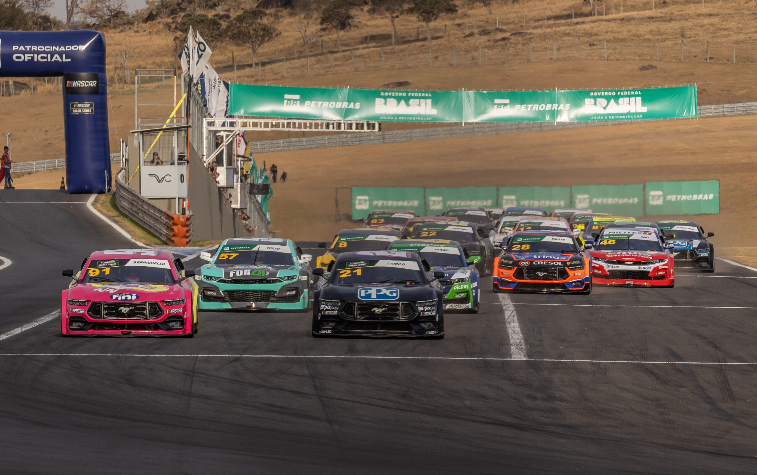 NASCAR Brasil: Campeão, Barrichello vence Corrida 2 no Velocitta