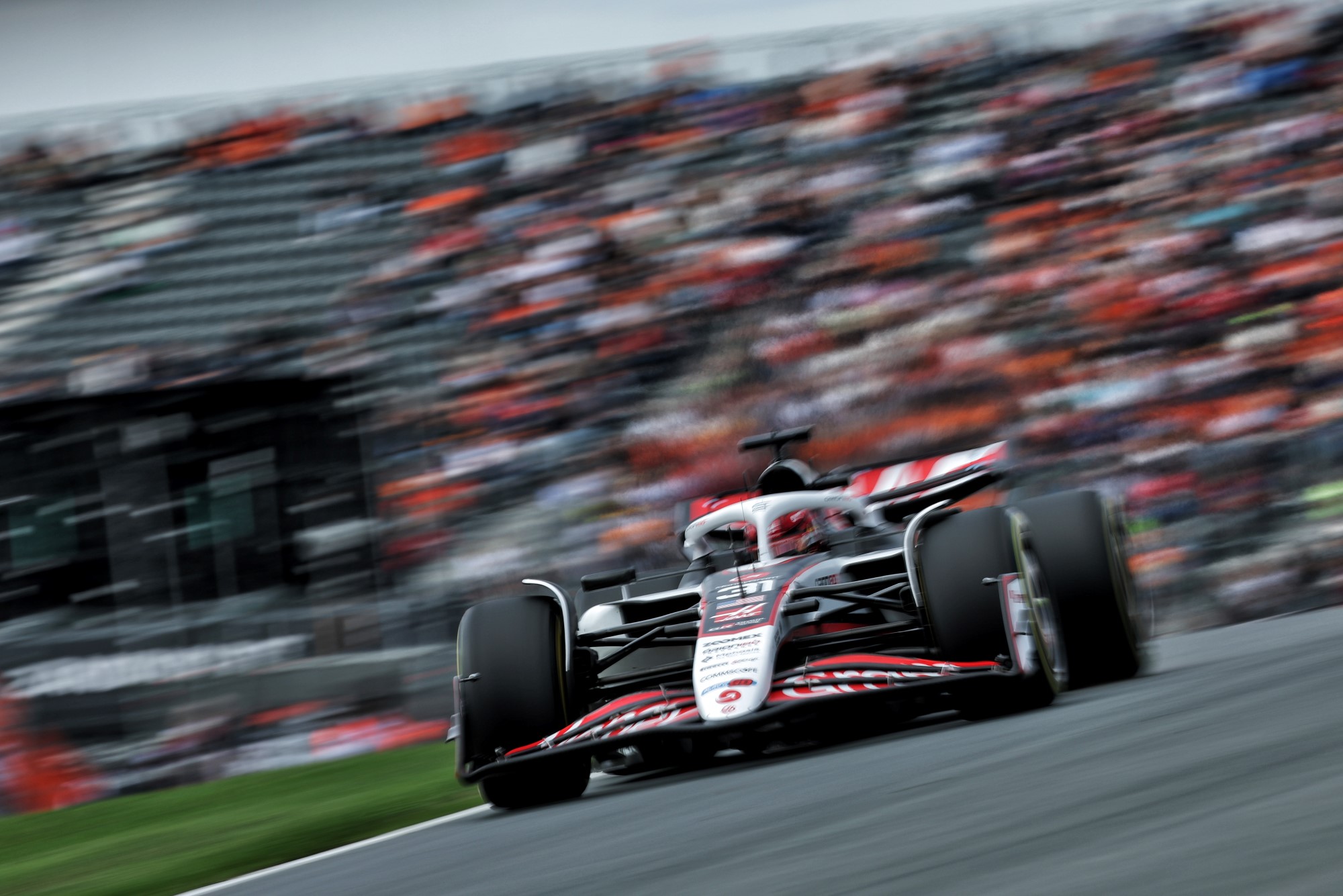 F1: Confira as imagens dos primeiros treinos do GP da Holanda Esteban Ocon (FRA) Haas VF-25.