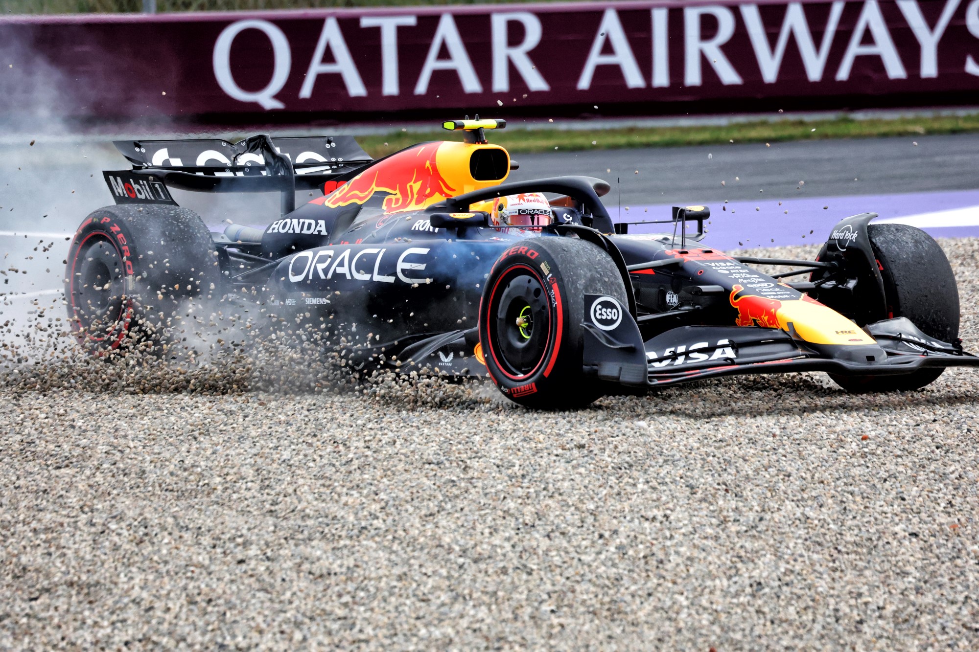 F1: Confira as imagens dos primeiros treinos do GP da Holanda Max Verstappen (NLD) Red Bull Racing RB21 runs off the circuit at the end of the first practice session.