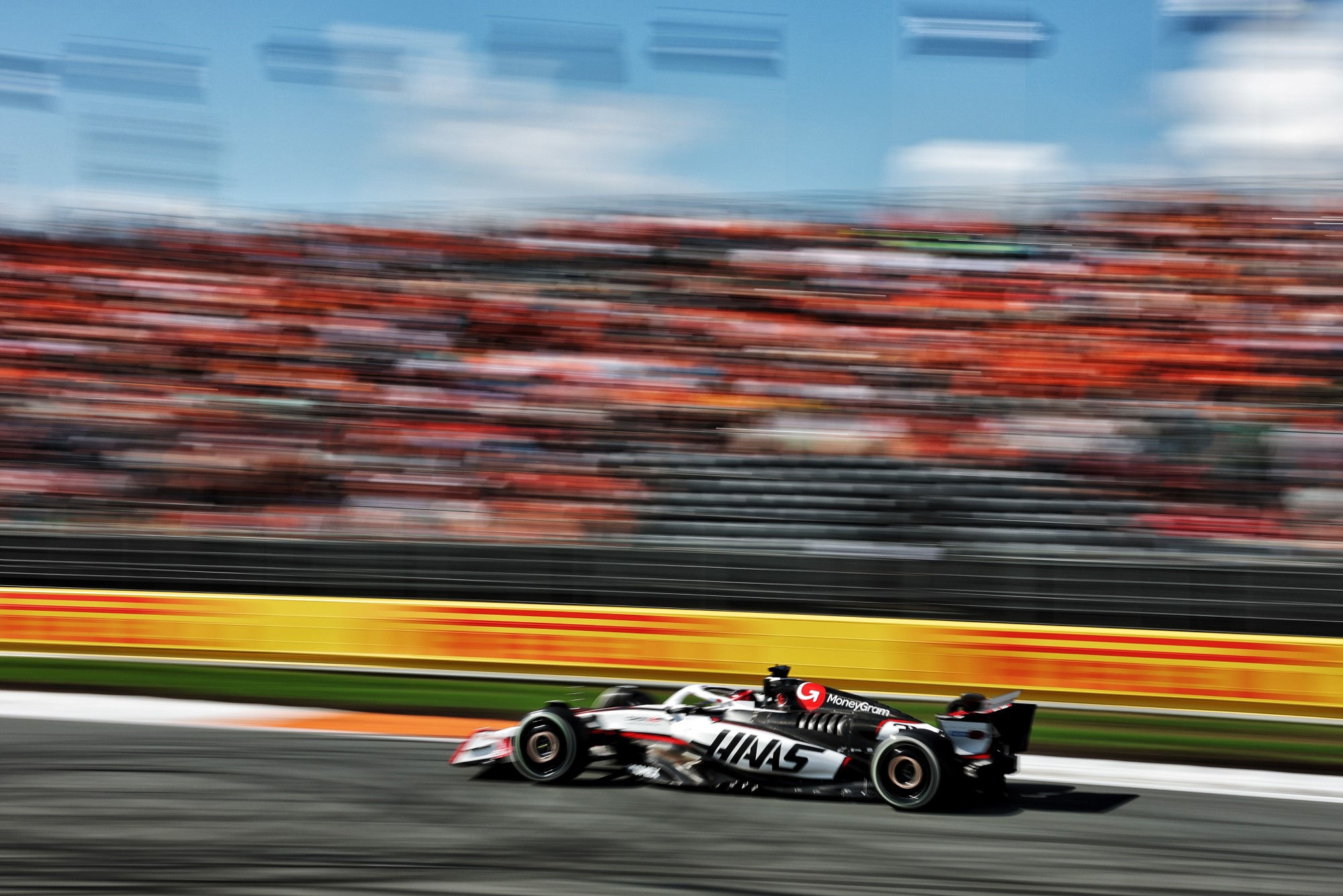 Esteban Ocon (FRA) Haas VF-25.