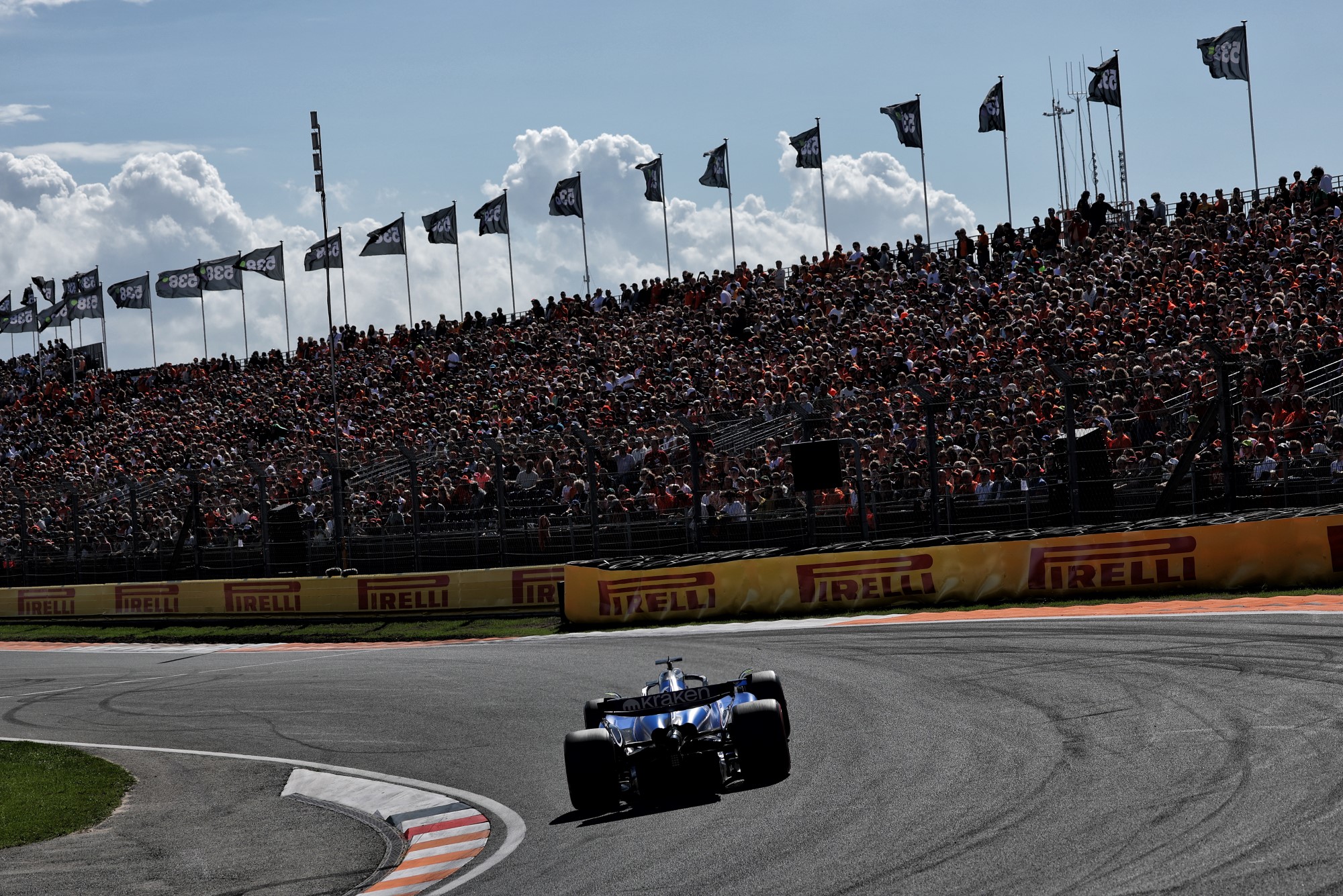 Alexander Albon (THA) Atlassian Williams Racing FW47.