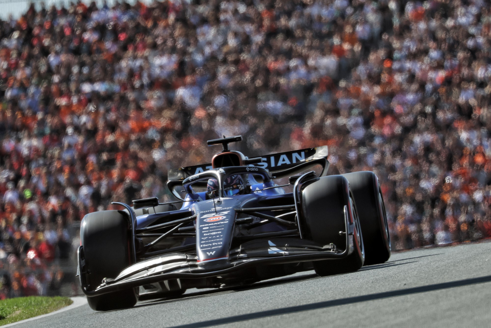 Alexander Albon (THA) Atlassian Williams Racing FW47.