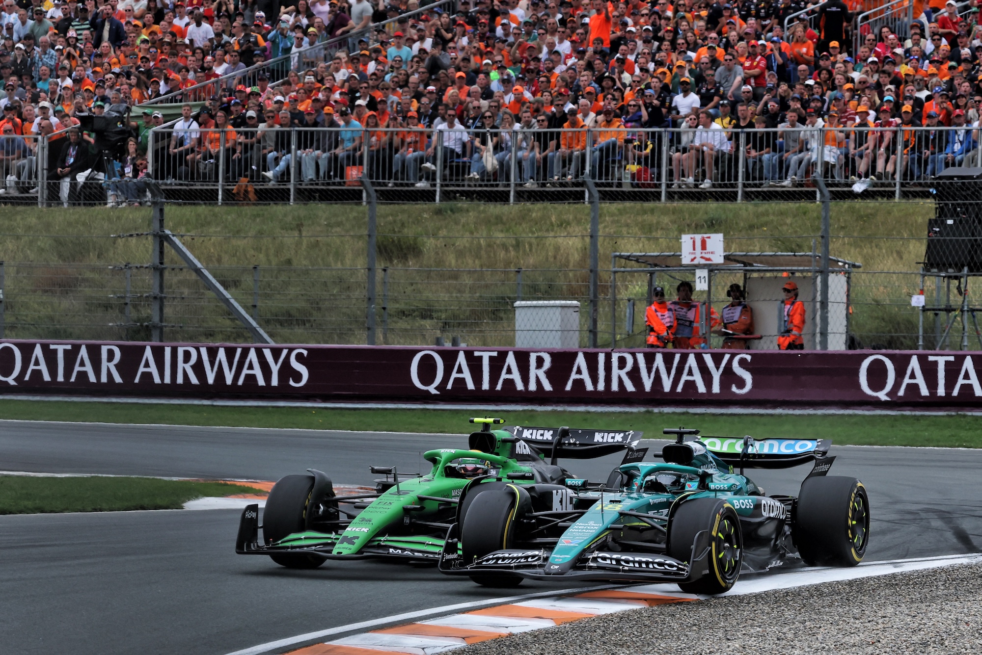 Domenicali comenta chance de Assen receber F1: "Não quero dar falsas esperanças" Lance Stroll (CDN) Aston Martin F1 Team AMR25 and Gabriel Bortoleto (BRA) Sauber C45 battle for position.