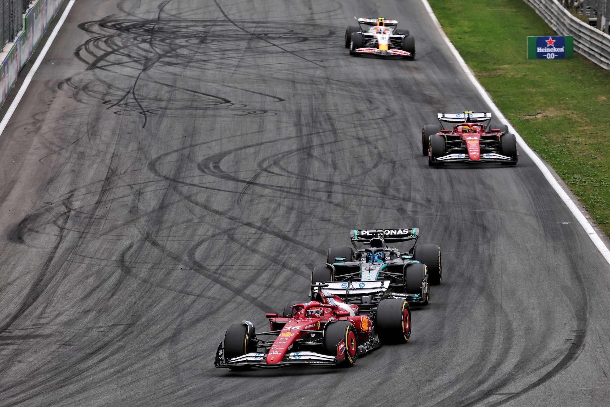 F1: Leclerc escapa de punição após incidente com Russell em Zandvoort Charles Leclerc (MON) Ferrari SF-25.
