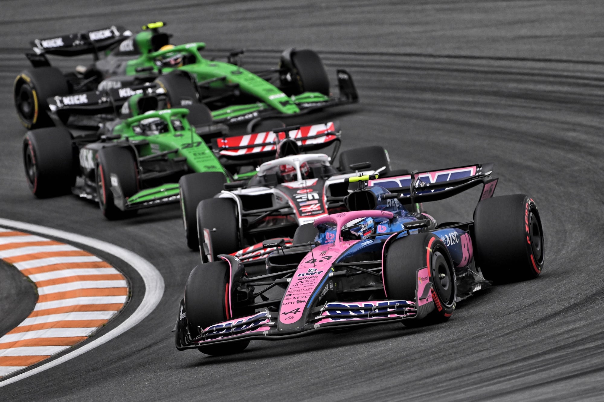 F1: Veja a galeria completa do GP da Holanda 2025 Franco Colapinto (ARG) Alpine F1 Team A525 at the start of the race.