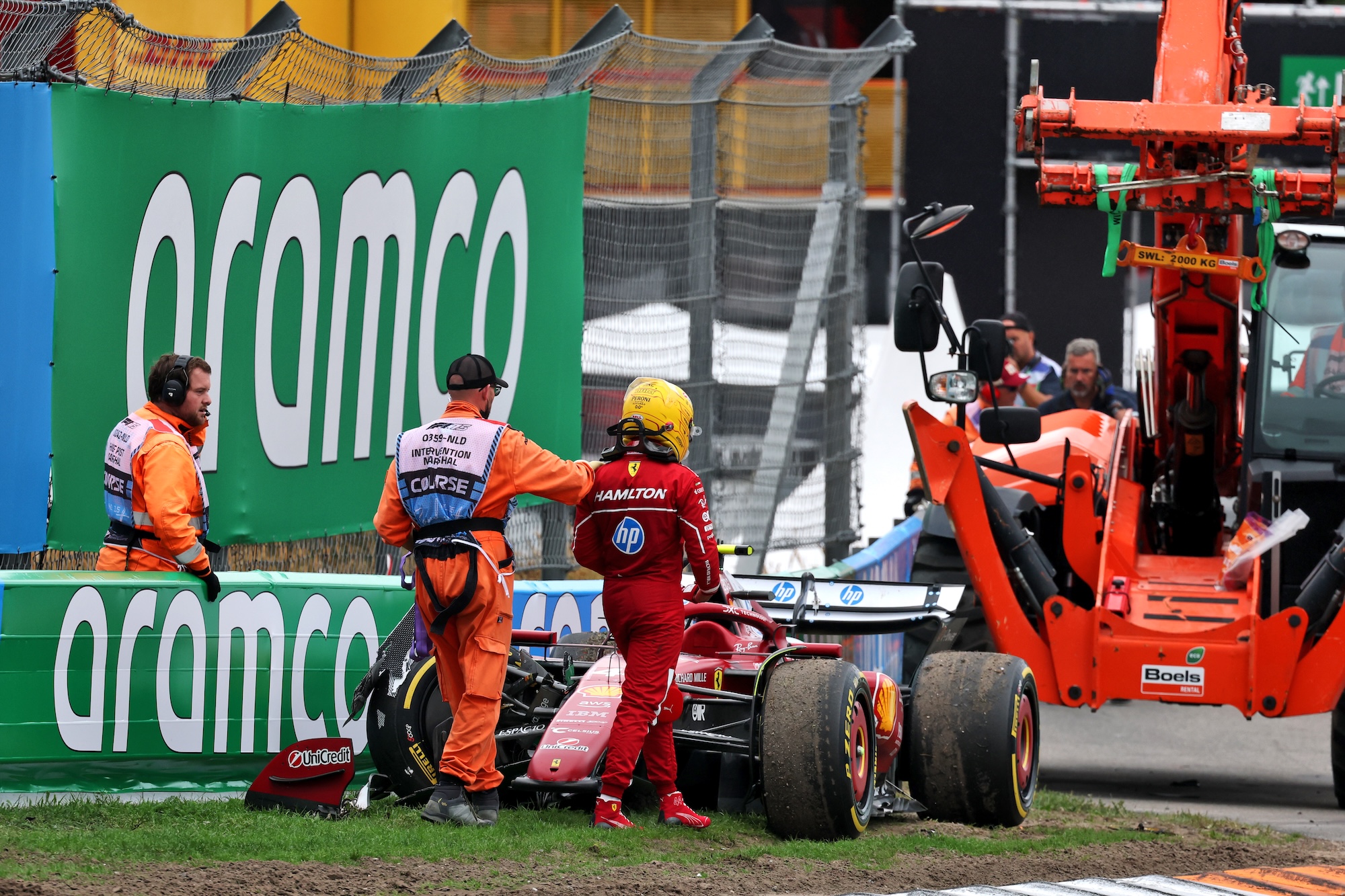 F1: Veja a galeria completa do GP da Holanda 2025 Lewis Hamilton (GBR) Ferrari SF-25 crashed out of the race.
