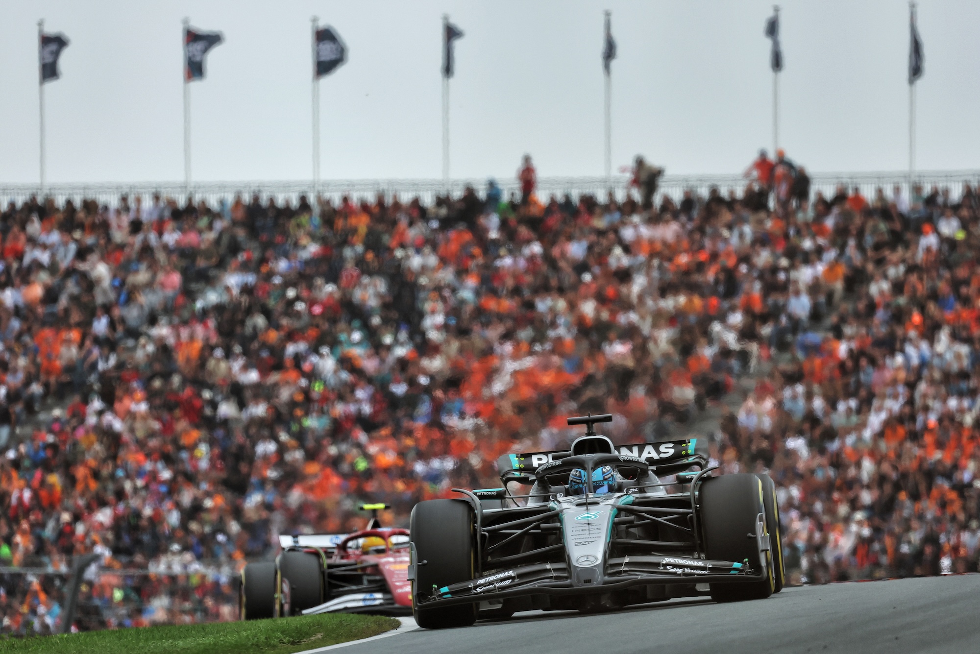 F1: Russell questiona decisão dos comissários após toque com Leclerc George Russell (GBR) Mercedes AMG F1 W16.