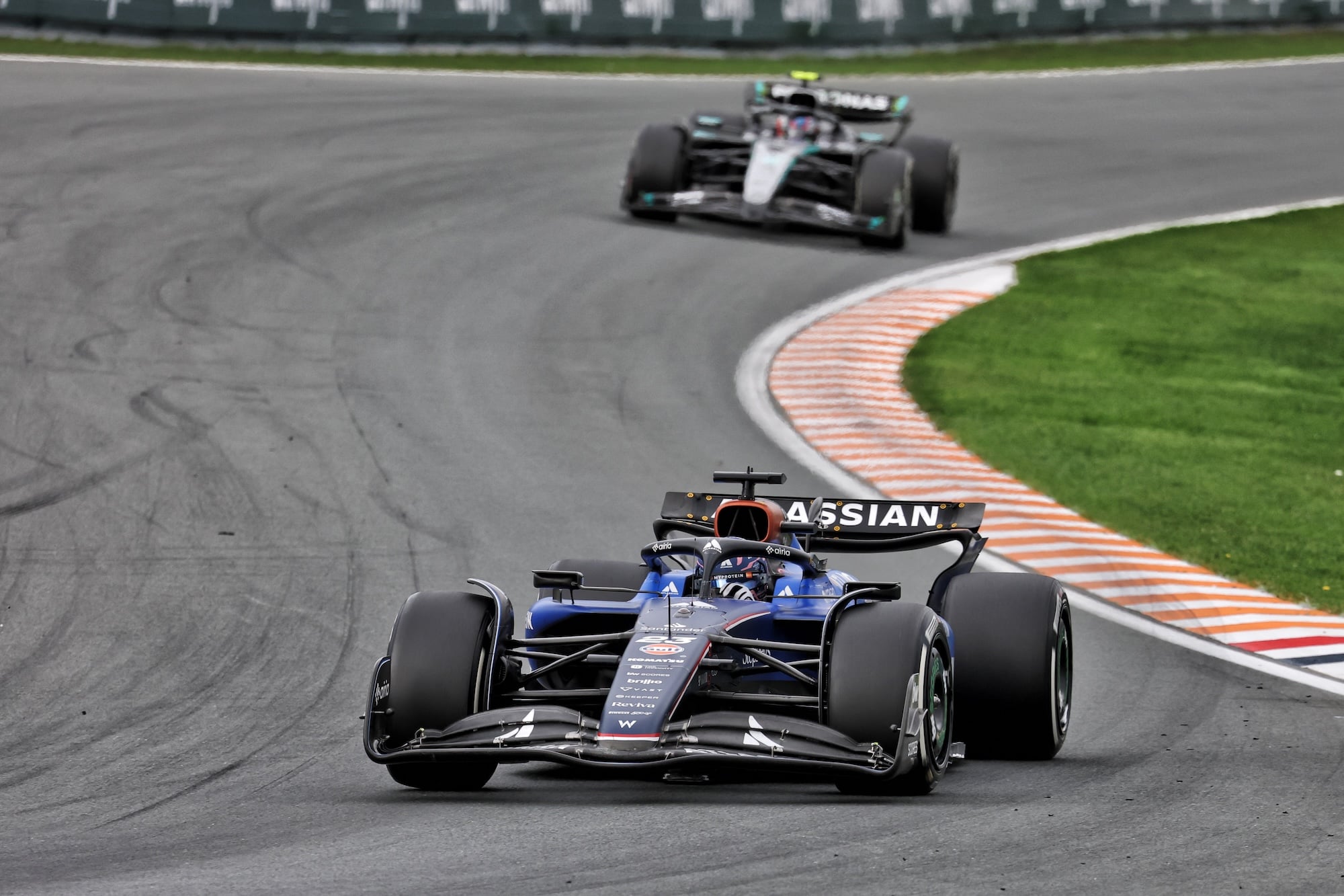 F1: Veja a galeria completa do GP da Holanda 2025 Alexander Albon (THA) Atlassian Williams Racing FW47.