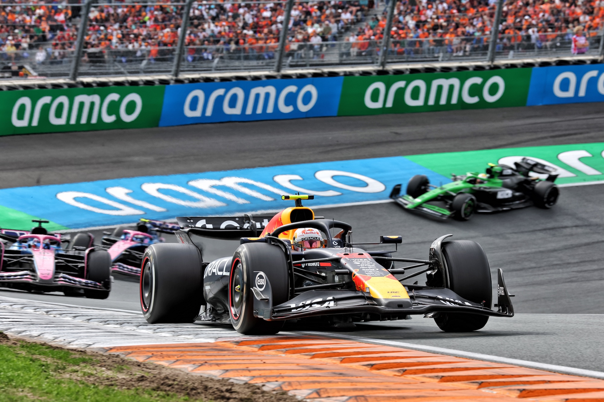 F1: Falta de confiança em configurações do RB21 limita desempenho de Tsunoda Yuki Tsunoda (JPN) Red Bull Racing RB21.