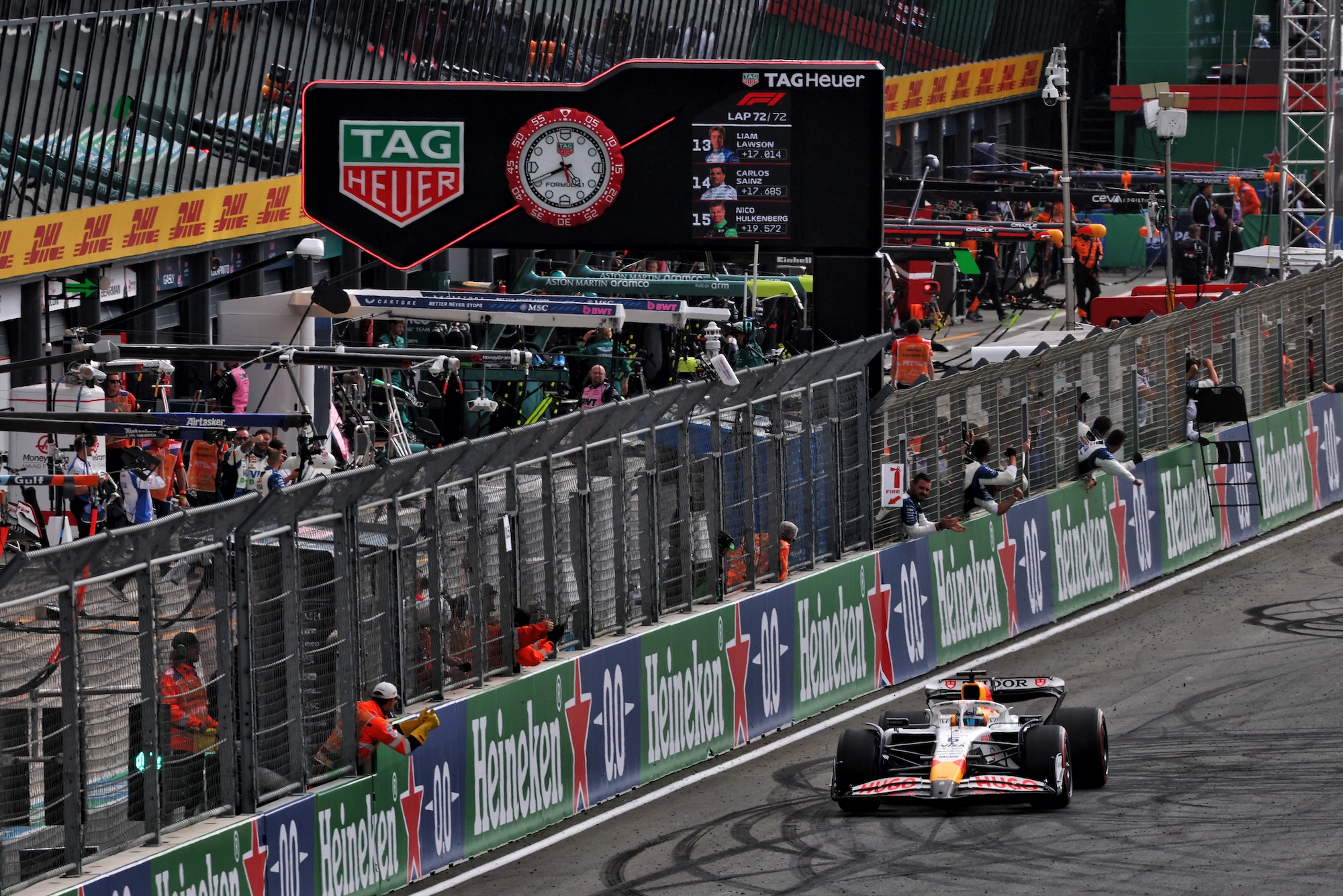 F1: Veja a galeria completa do GP da Holanda 2025 Isack Hadjar (FRA) Racing Bulls VCARB 02 takes third position at the end of the race.