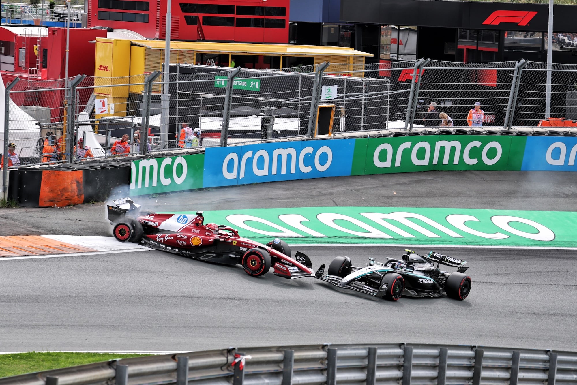 F1: Leclerc diz que sua corrida “foi para o lixo” após Kimi Antonelli “arruinar” o GP da Holanda Charles Leclerc (MON) Ferrari SF-25 crashed out of the race after colliding with Andrea Kimi Antonelli (ITA) Mercedes AMG F1 W16.