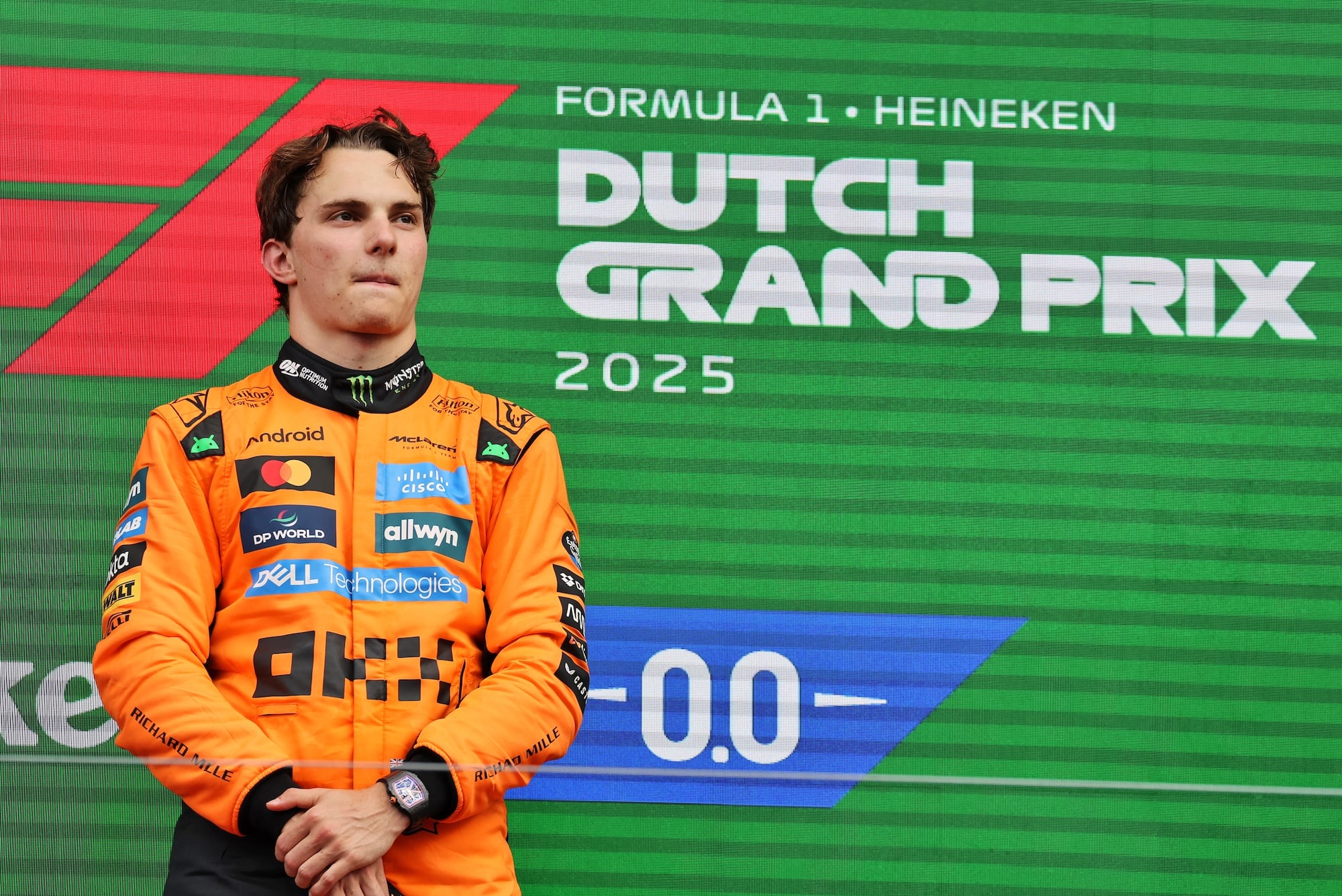 F1: McLaren comemora vitória mas lamenta o 1-2 perdido com falha em Norris na Holanda Race winner Oscar Piastri (AUS) McLaren celebrates on the podium.