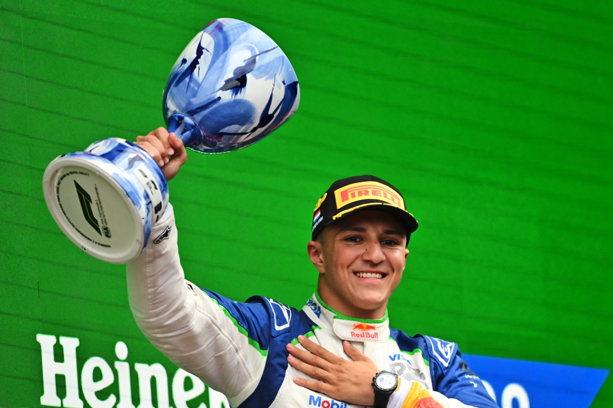 F1: Recordes, estatísticas e curiosidades do GP da Holanda 2025 Isack Hadjar (FRA) Racing Bulls celebrates his third position on the podium.