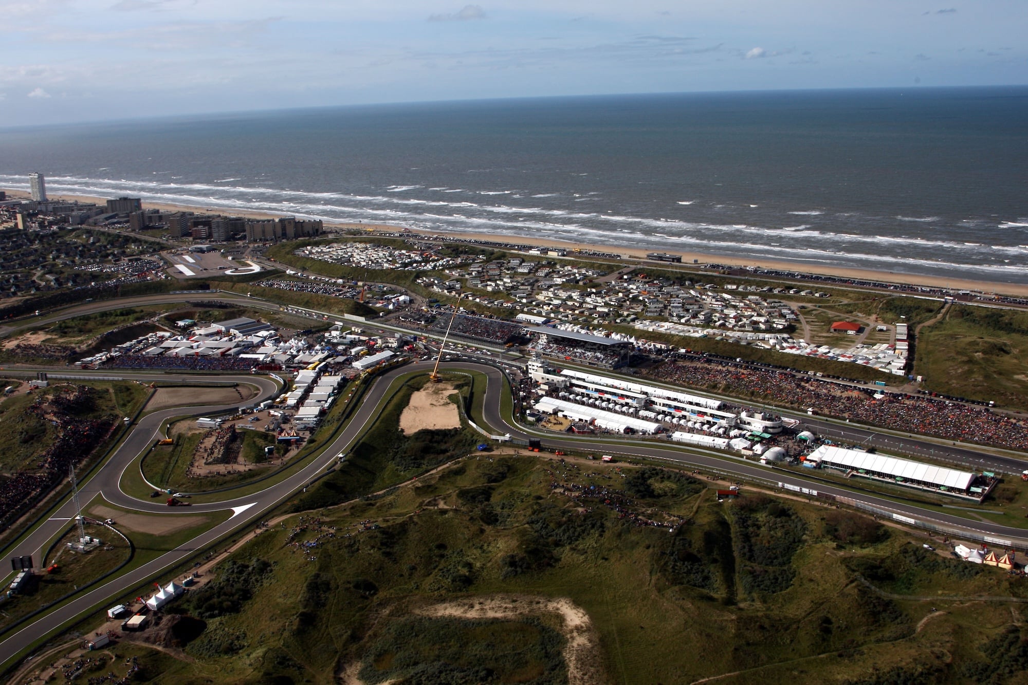 F1: Tempestade provoca alagamentos em Zandvoort antes do GP da Holanda F1: Tempestade provoca alagamentos em Zandvoort antes do GP da Holanda