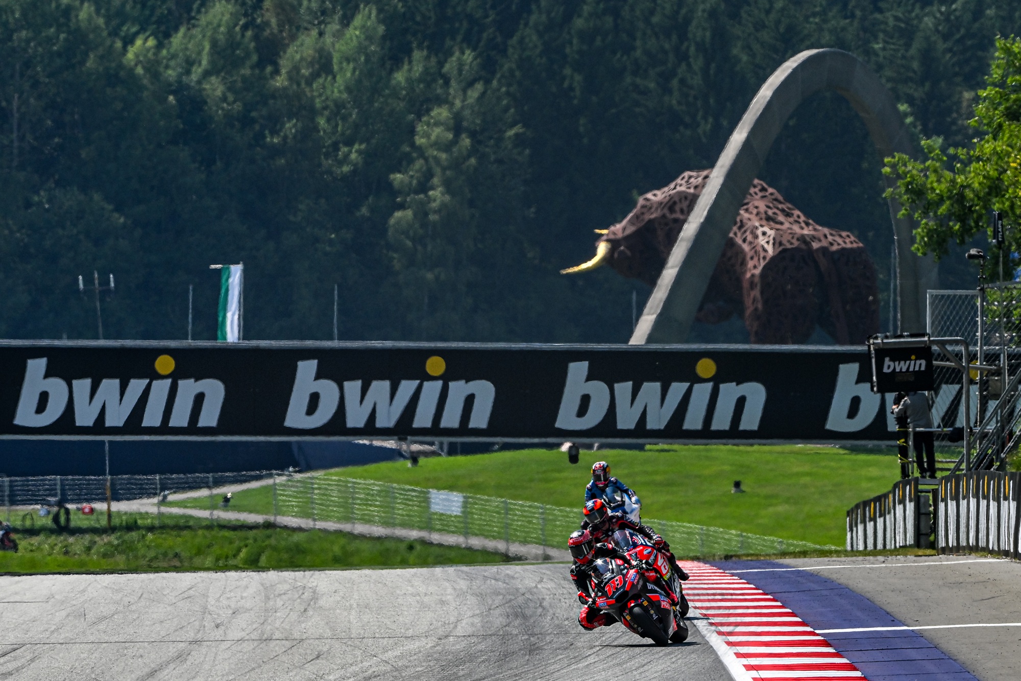 Piqueras é mais rápido do dia e estabelece recorde da Moto3 na Áustria