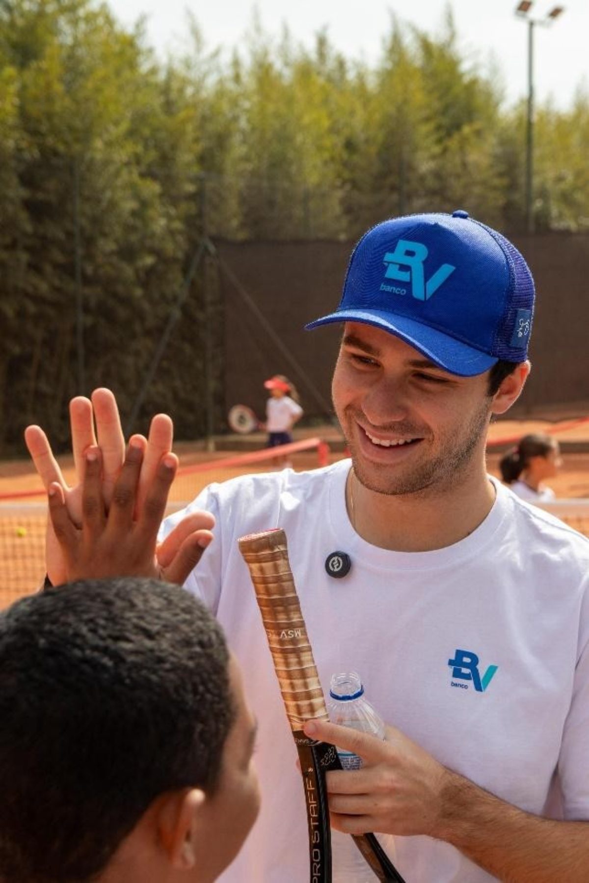 Banco BV promove encontro de Felipe Baptista com crianças do Instituto Próxima Geração