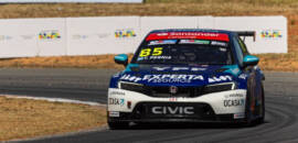 TCR: Tiago Pernía segura pressão de brasileiros e conquista vitória na Corrida 1 em Curvelo