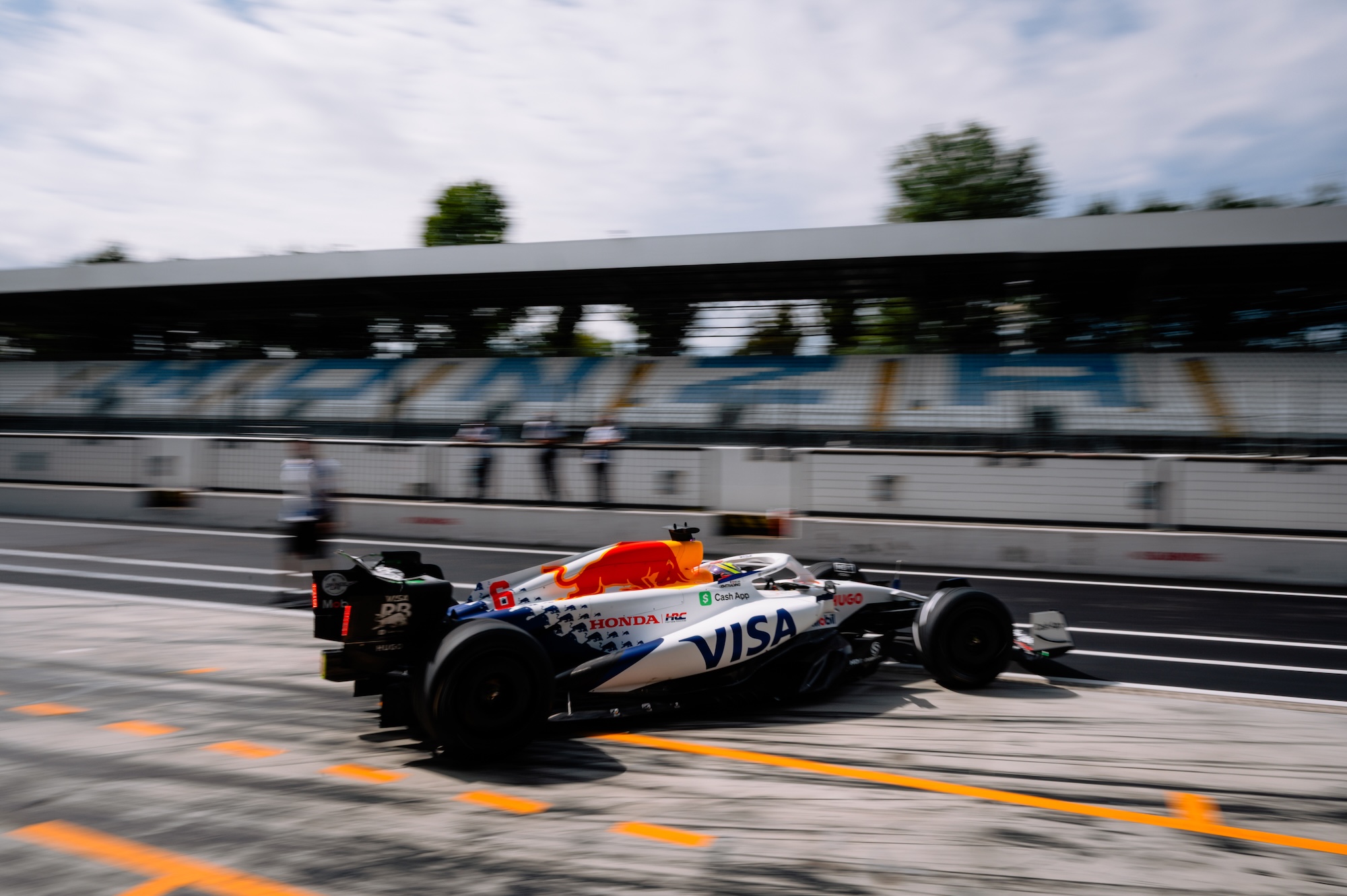 F1: Pirelli encerra testes em Monza com Sainz e Hadjar na pista F1: Pirelli encerra testes em Monza com Sainz e Hadjar na pista