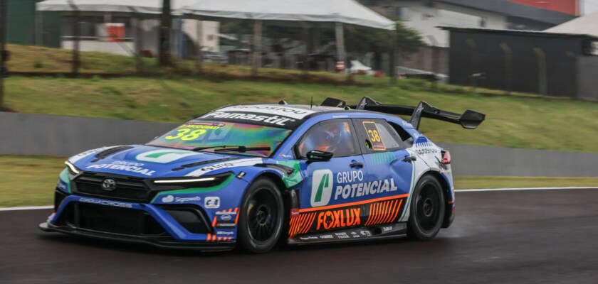 CAR Racing tem dia positivo na Stock Car após treino livre na chuva em ...