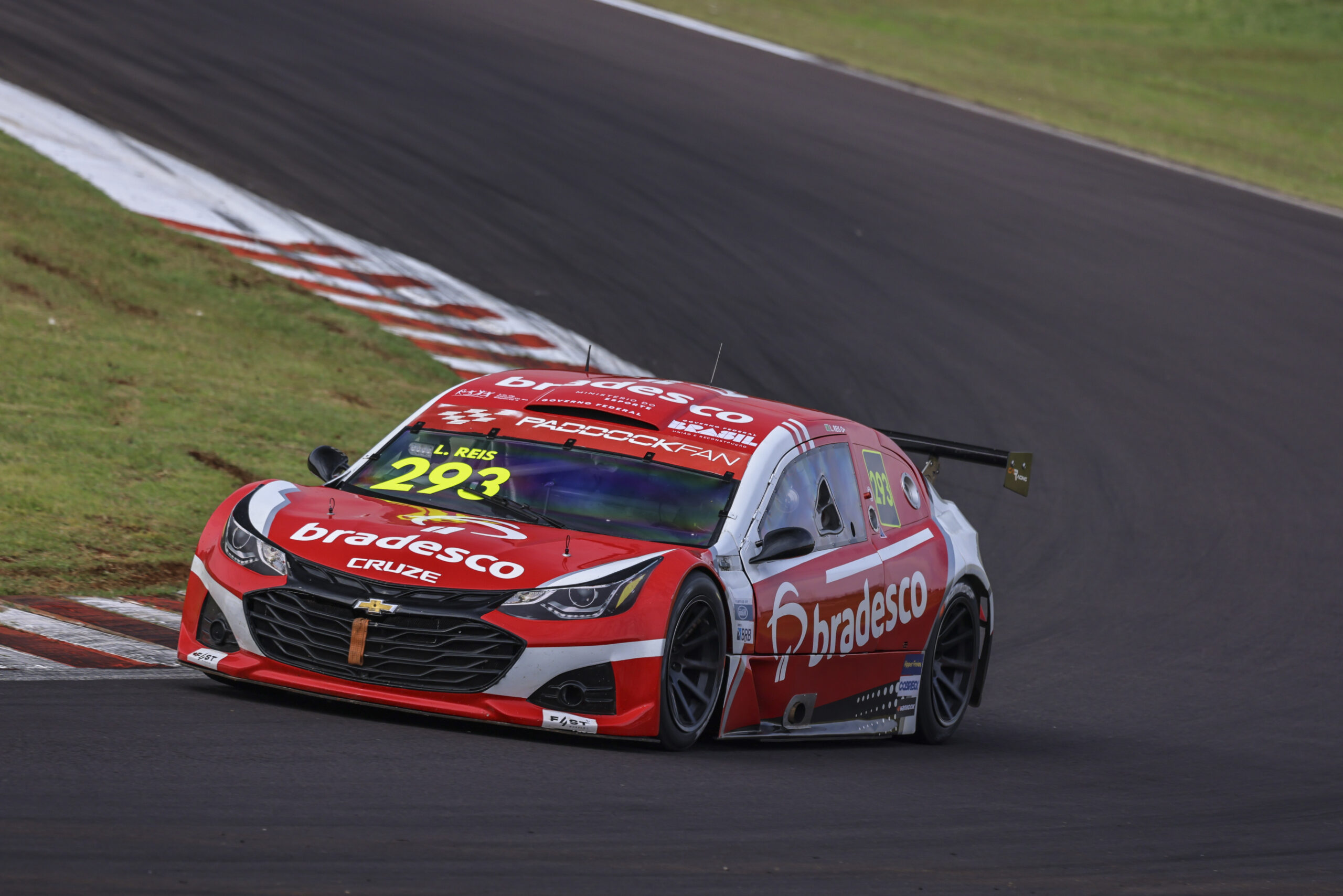 Líder rookie, Léo Reis conquista pódios em Cascavel e segue na disputa do título da Stock Light Léo Reis