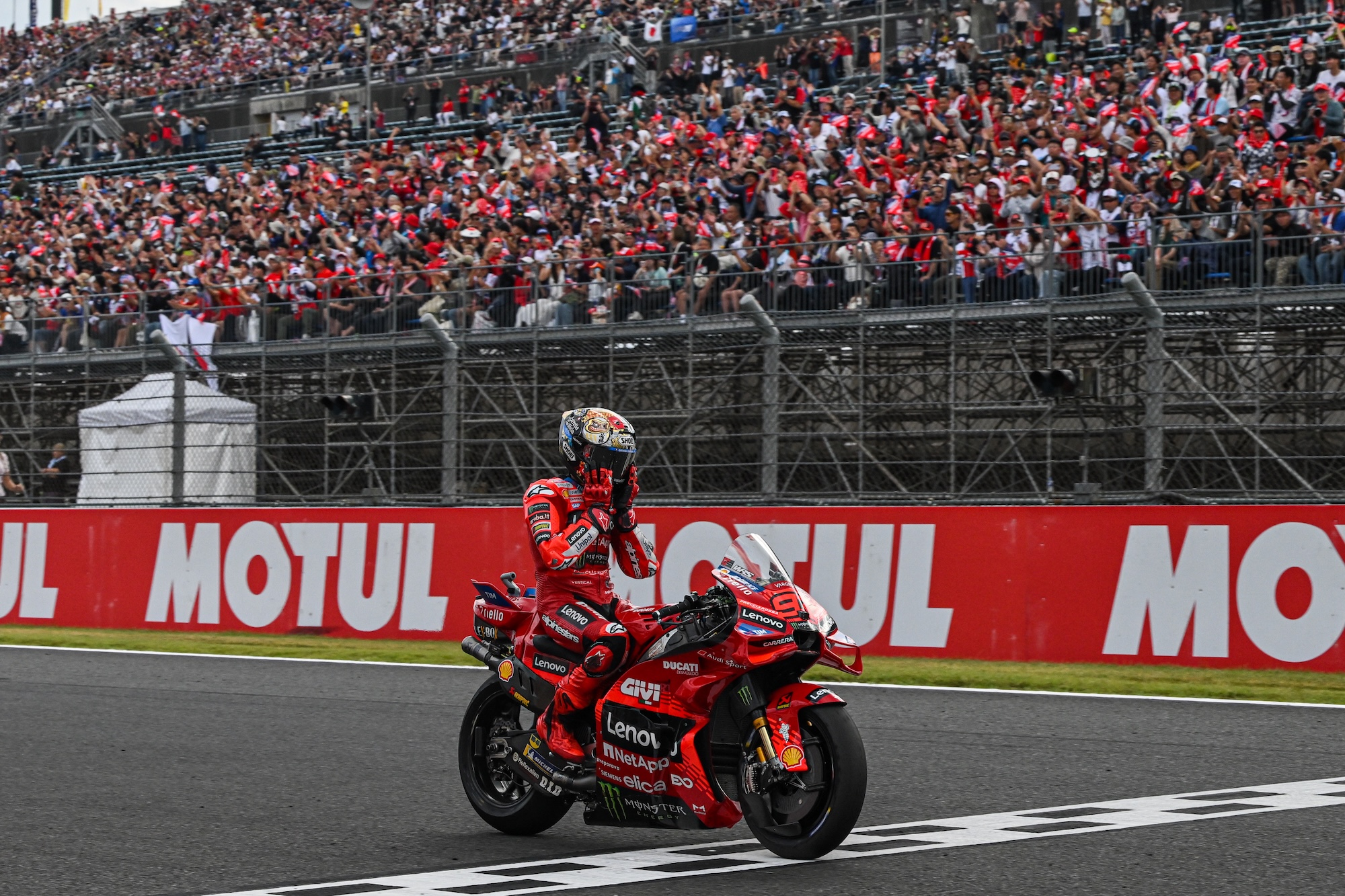 MotoGP: Marc Marquez conquista o 7º título mundial em temporada histórica