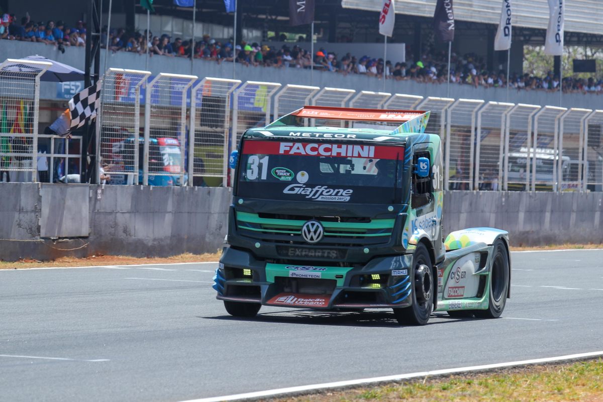 Pole e vencedor da última etapa em Londrina, Nic Giaffone volta ao Paraná em busca novo triunfo na Copa Truck Pole e vencedor da última etapa em Londrina, Nic Giaffone volta ao Paraná em busca novo triunfo na Copa Truck