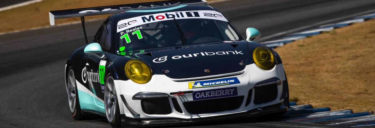 Paulo Reales estreia novo visual de seu carro na Porsche Cup com as cores do Ouribank no Velocitta