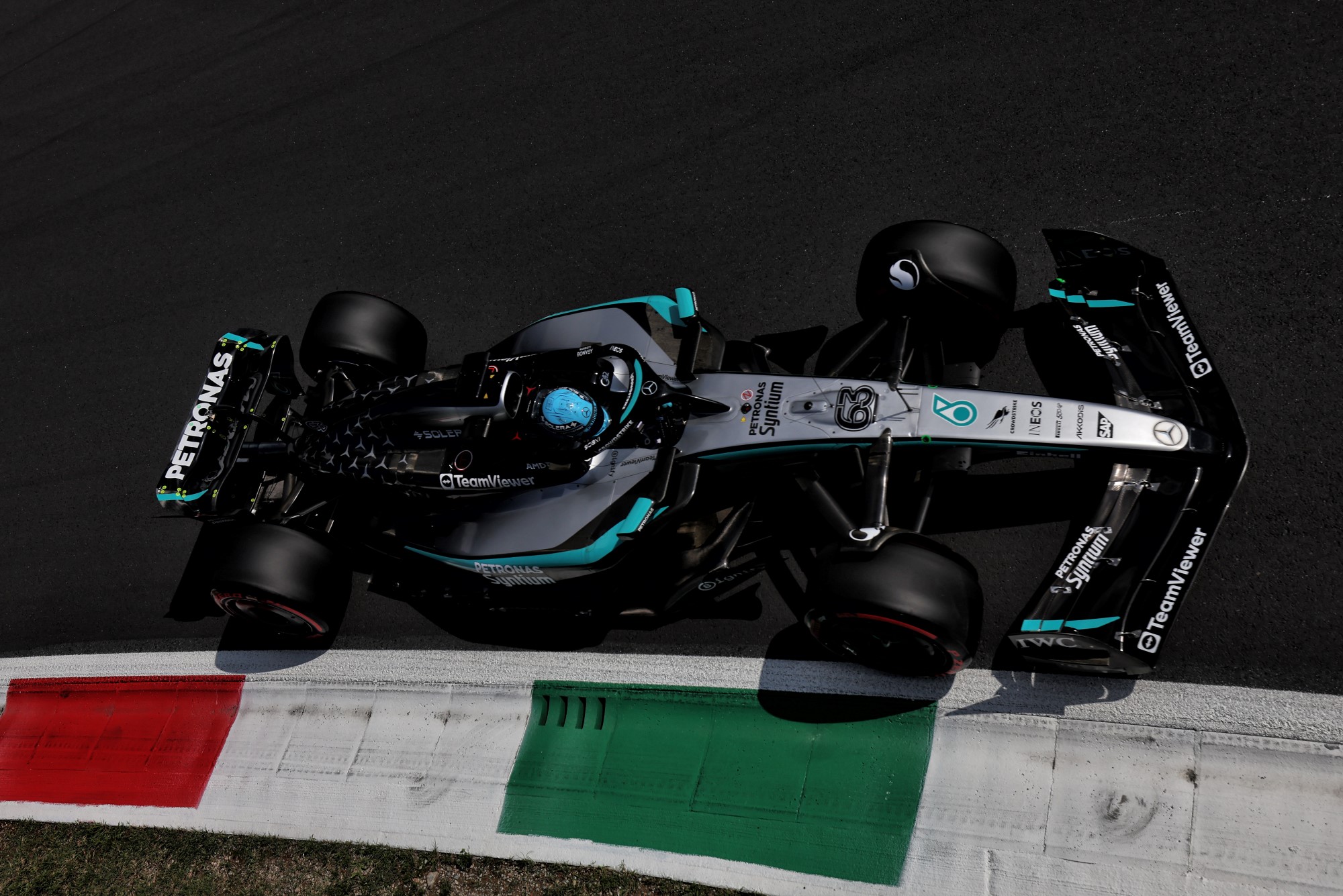 F1: Russell explica confusão com pneus no Q3 e admite frustração George Russell (GBR) Mercedes AMG F1 W16.