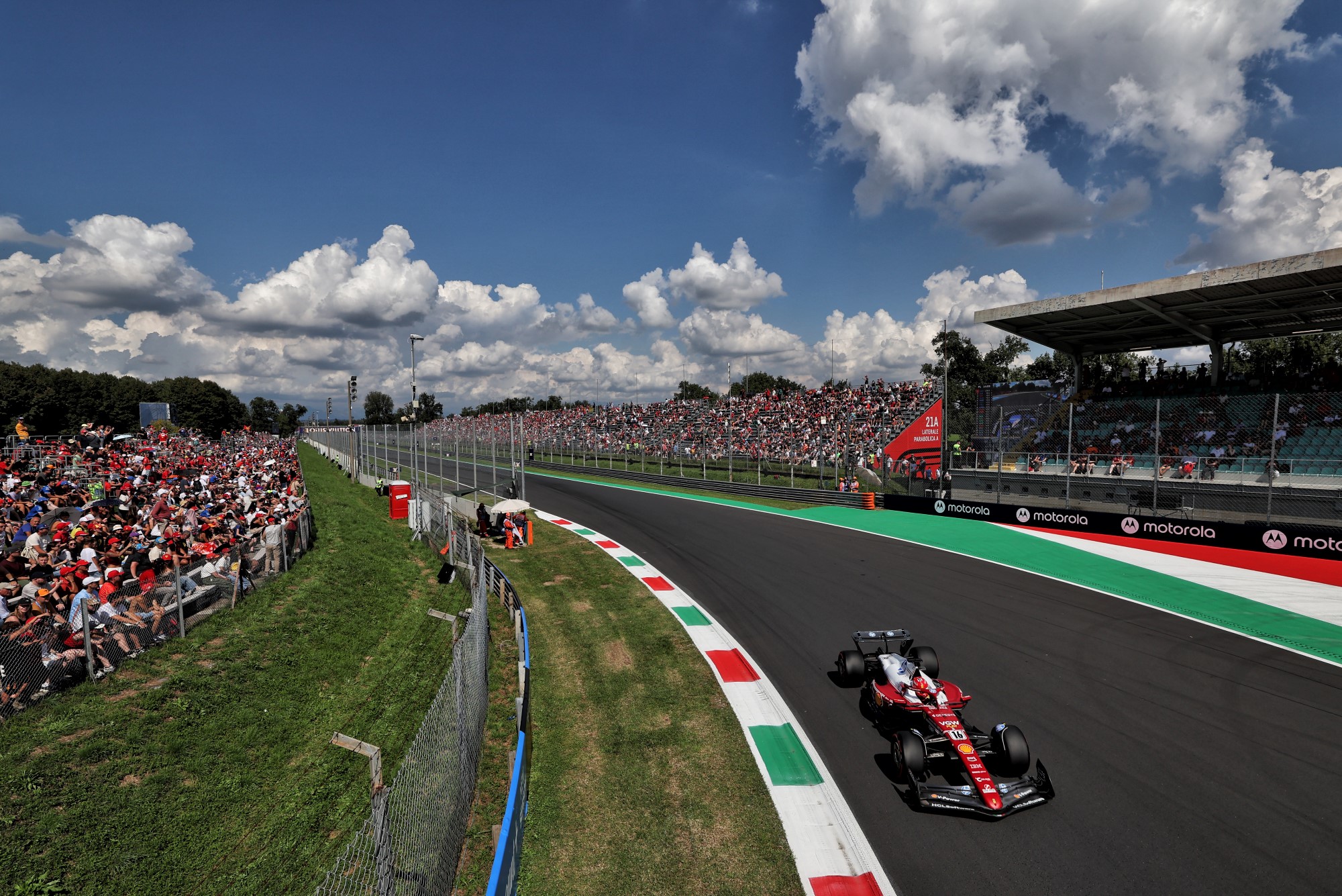 F1: Leclerc se mostra cético com vitória em Monza, mas diz: "Nunca diga nunca" Charles Leclerc (MON) Ferrari SF-25.
