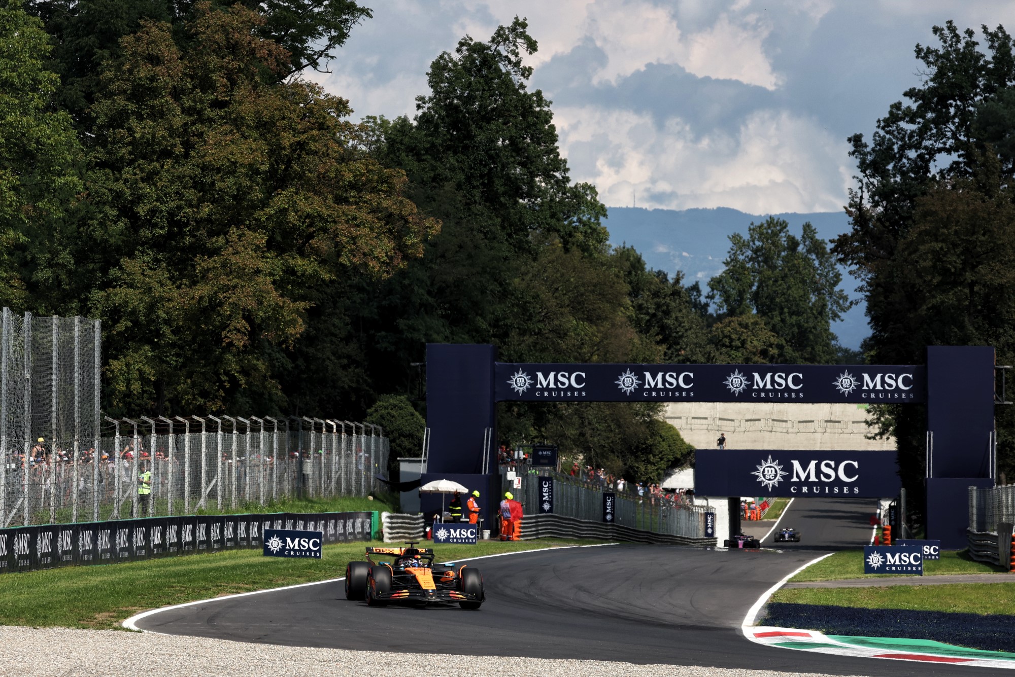 Oscar Piastri (AUS) McLaren MCL39.