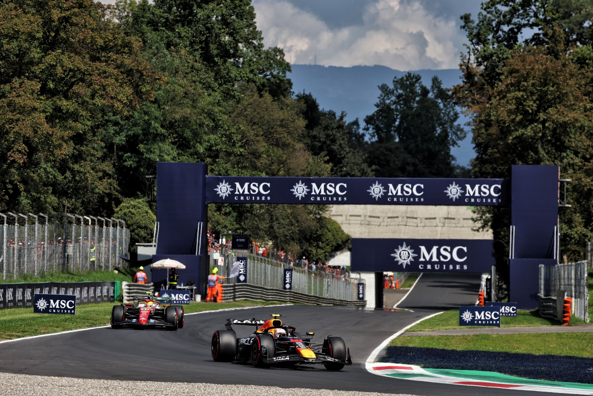 Yuki Tsunoda (JPN) Red Bull Racing RB21.