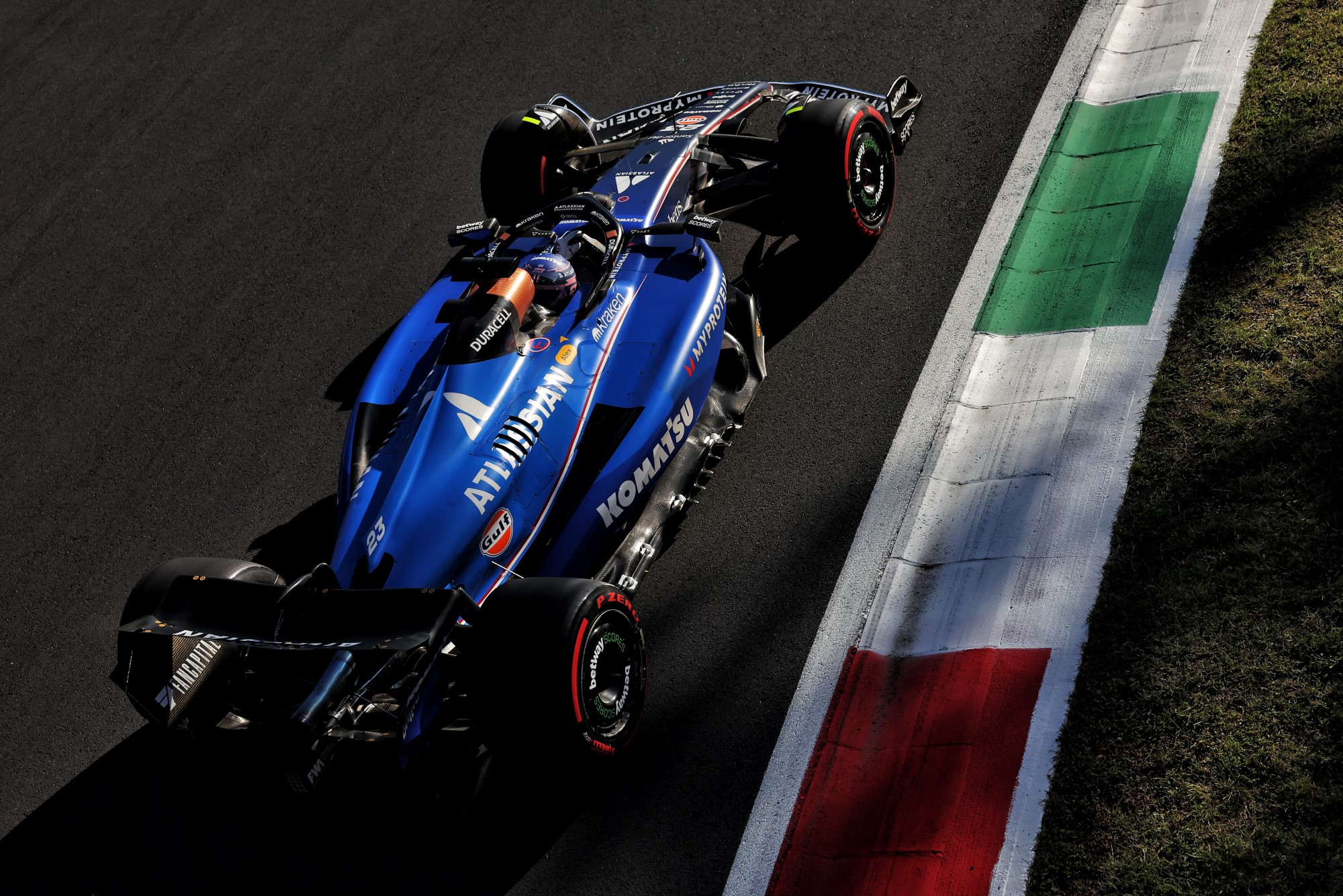 Alexander Albon (THA) Atlassian Williams Racing FW47.