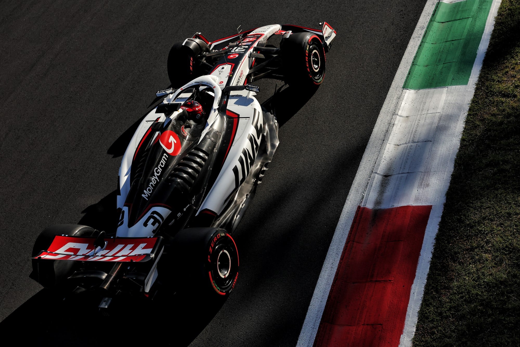 Esteban Ocon (FRA) Haas VF-25.