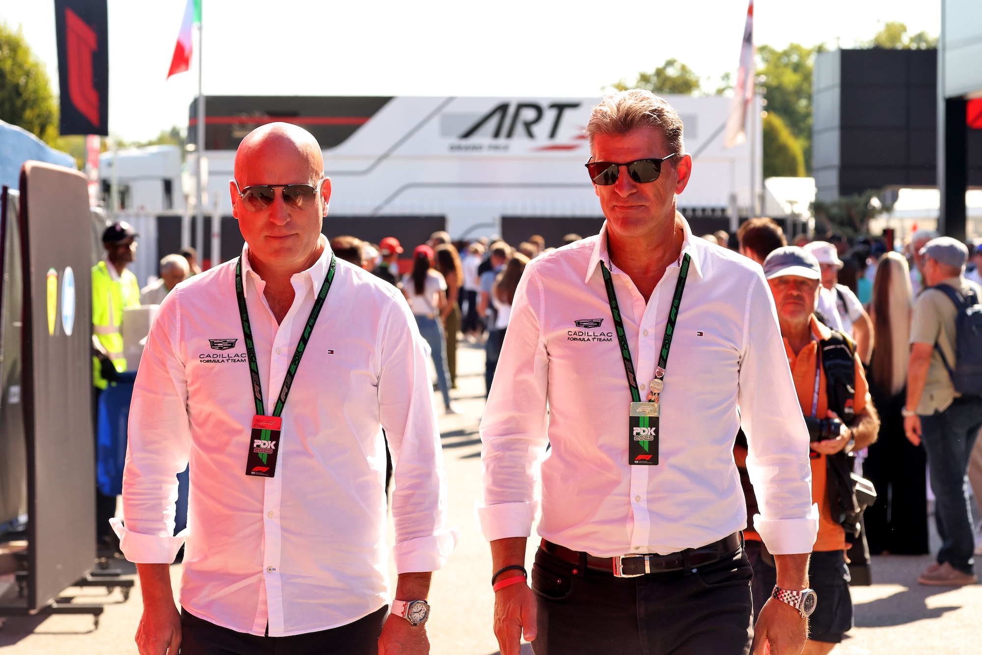 F1: Chefe da Cadillac diz que primeiro objetivo é "conquistar respeito de todos" (L to R): Dan Towriss (USA) Cadillac F1 Team and TWG Motorsports CEO with Graeme Lowdon (GBR) Cadillac Formula 1 Team, Team Principal.