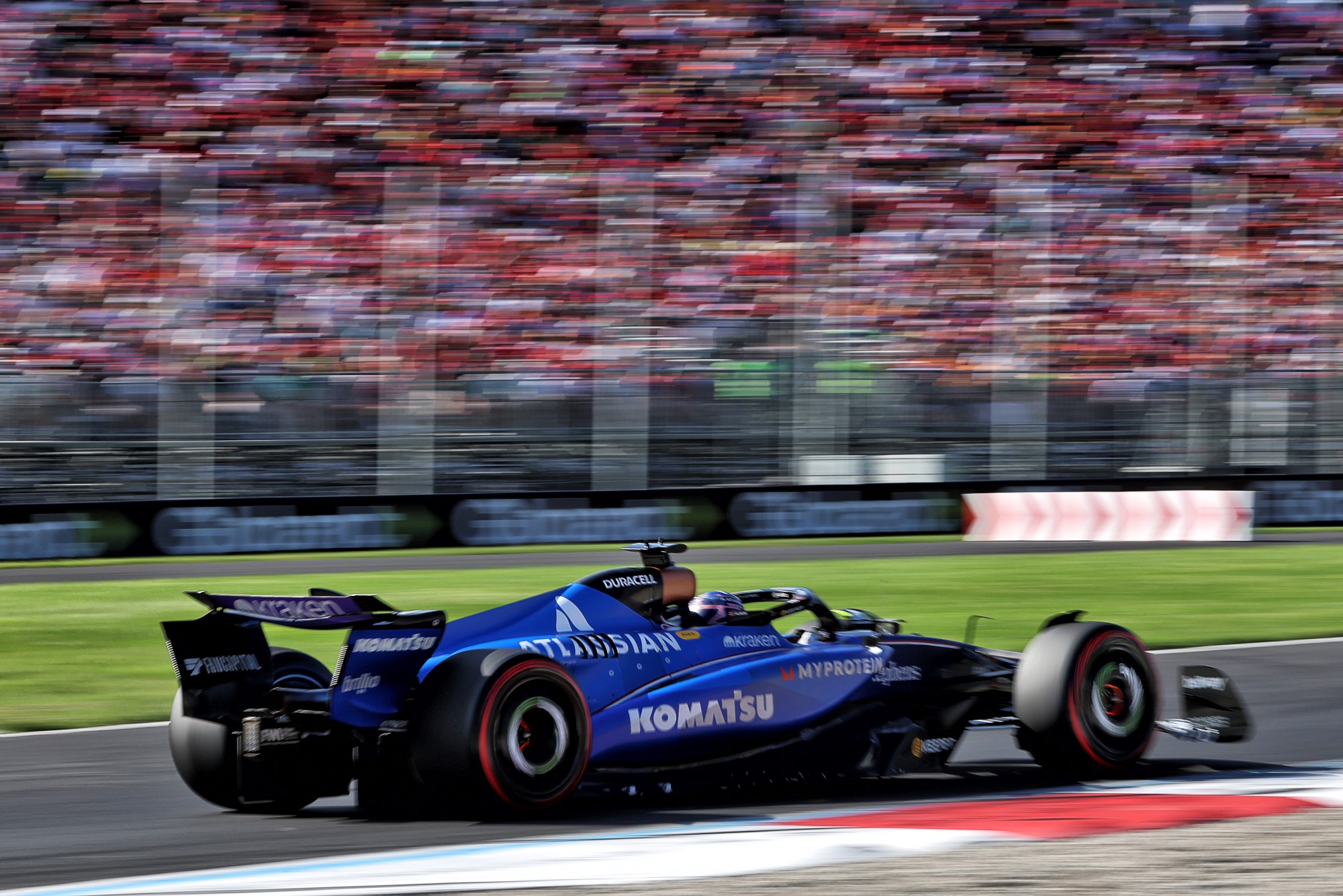 F1: Números e curiosidades da vitória histórica de Verstappen em Monza Alexander Albon (THA) Atlassian Williams Racing FW47.