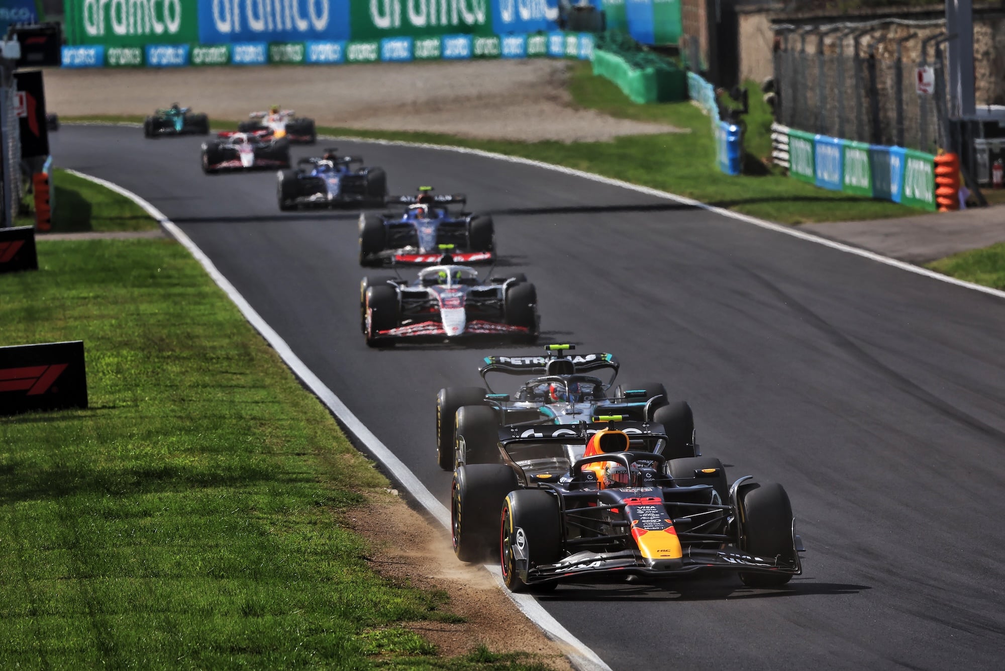 F1: Chefe da Aston Martin espera recorde de ultrapassagens no GP da Itália Yuki Tsunoda (JPN) Red Bull Racing RB21.