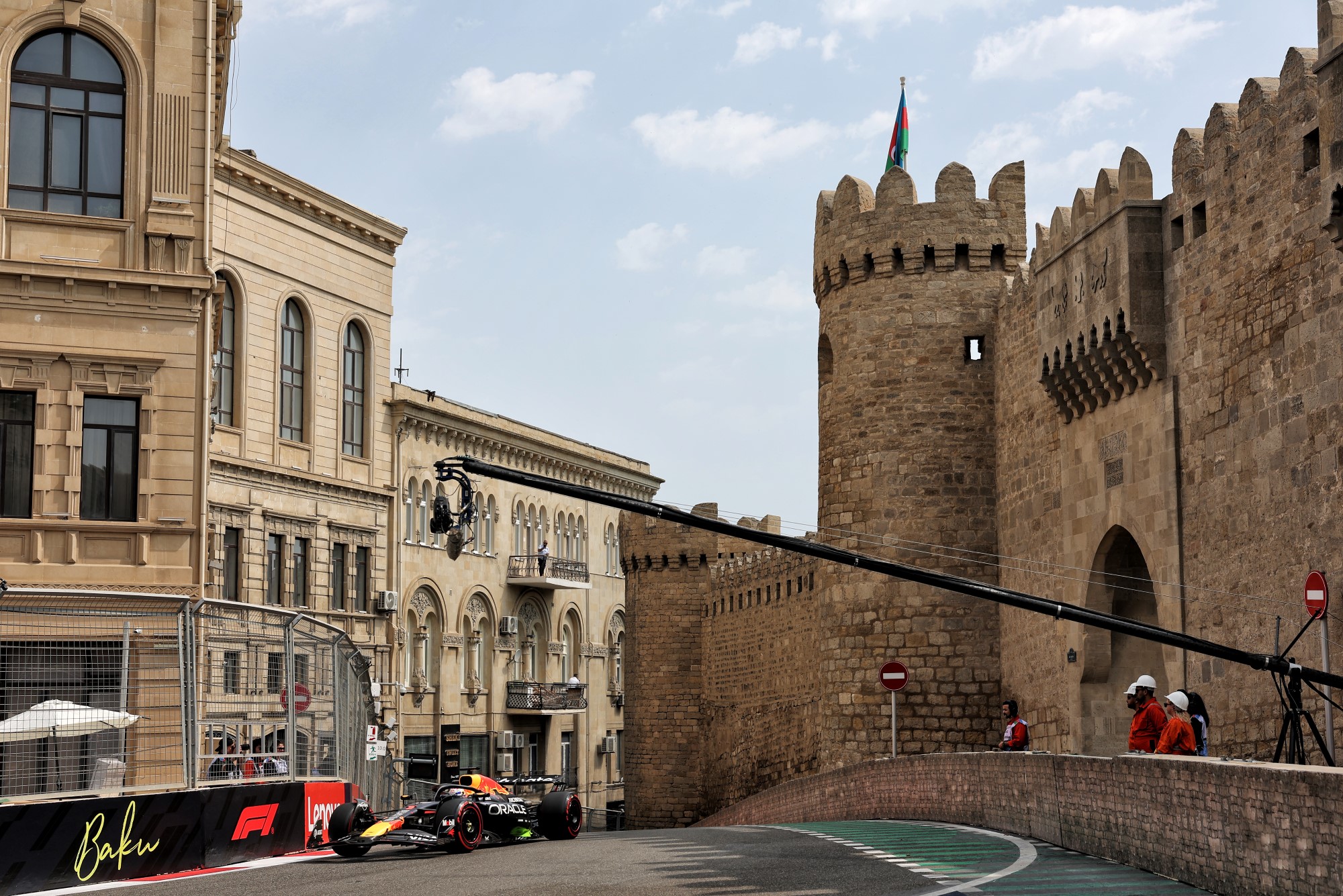 Galeria: Confira as imagens do primeiro dia da F1 no Azerbaijão Max Verstappen (NLD) Red Bull Racing RB21.